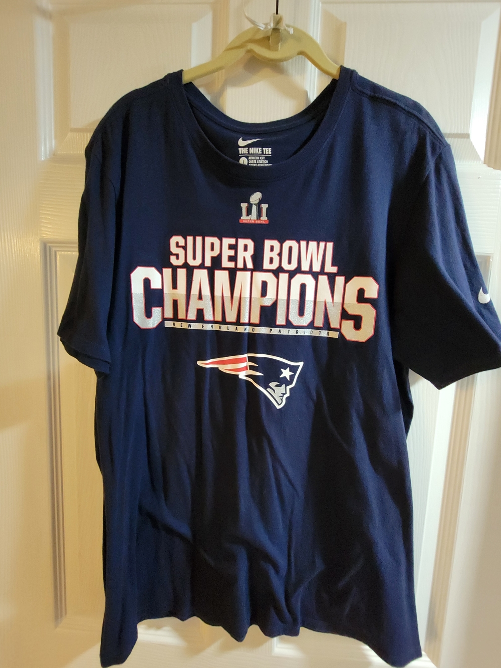 Classic Nike tee for New England Patriots fans. Super Bowl Champions -size Large